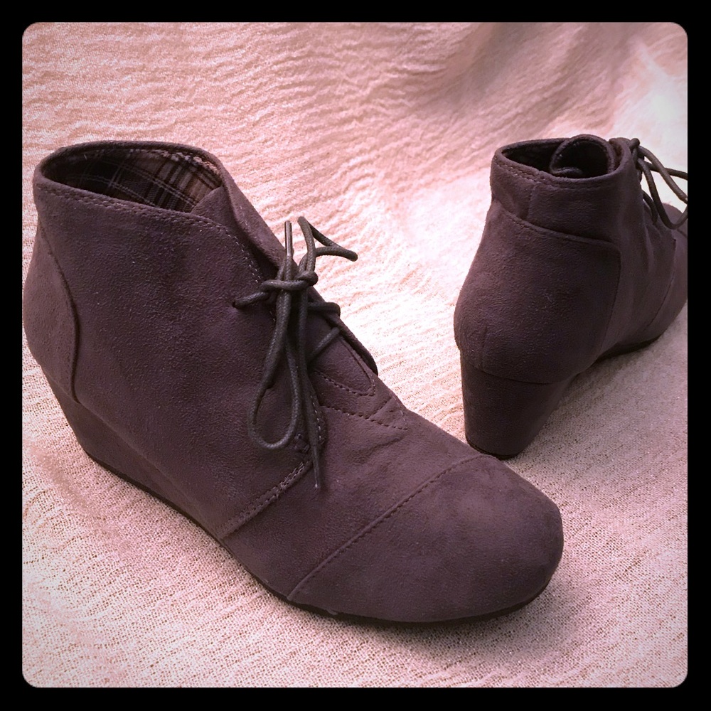 NEW! Wedge booties
